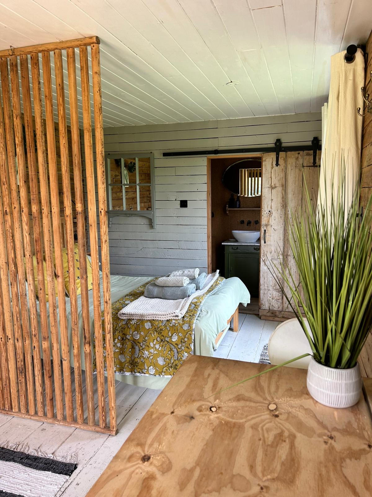Kalou bedroom